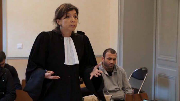 a représentation par un avocat est une obligation