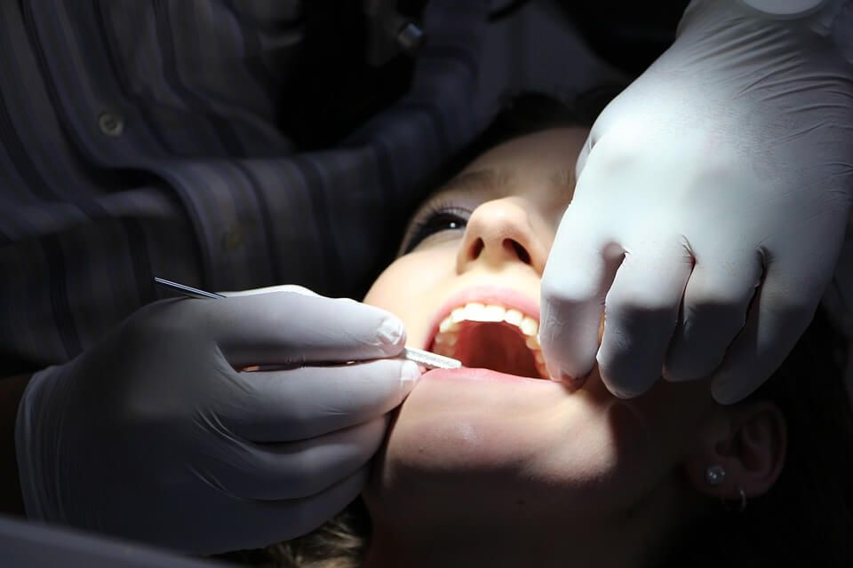 Consulter immédiatement un dentiste